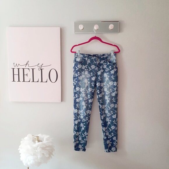 EUC Suko Jeans blue & white floral print faded denim jeans, 4 - Picture 4 of 9